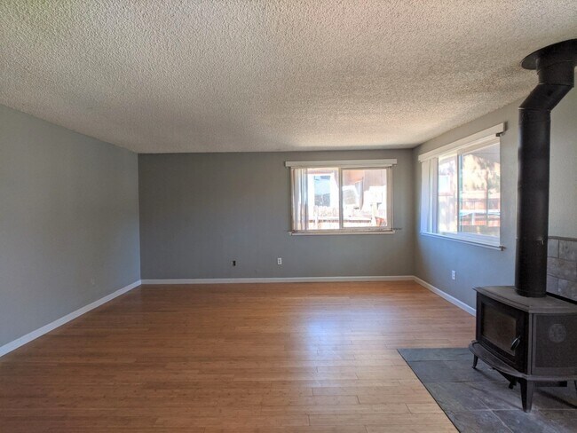 Building Photo - 509 Lawrence Lane