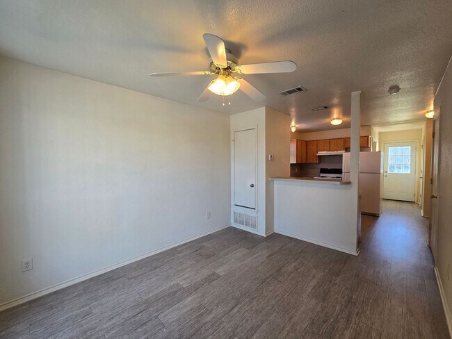 Building Photo - AVAILABLE NOW!