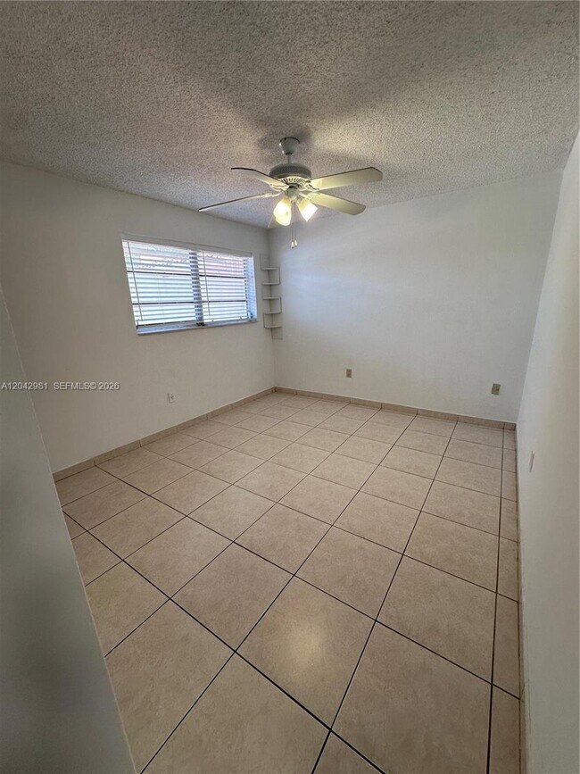 Foto del edificio - 980 SW 10th St