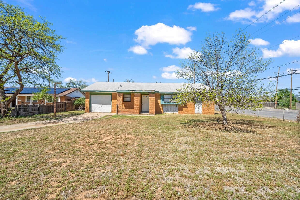 Foto principal - 1519 E Amherst St
