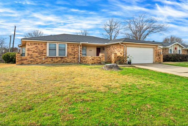 Building Photo - 2321 Parkside Dr