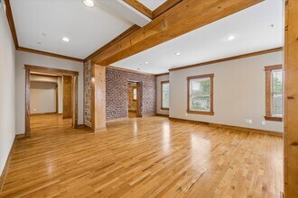 Building Photo - 215 W Norma St
