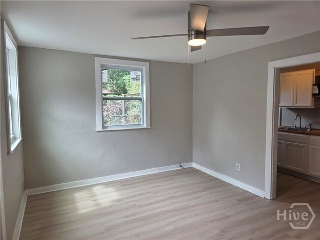 Building Photo - 405 Turnberry St