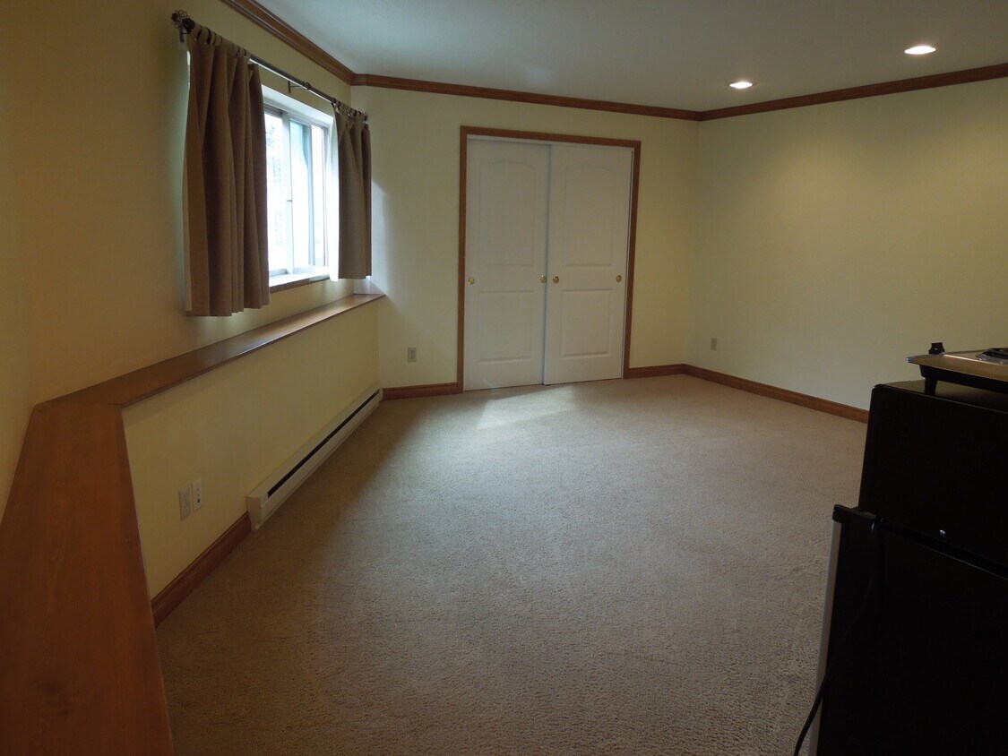 Foto principal - 1030 S Black Ave