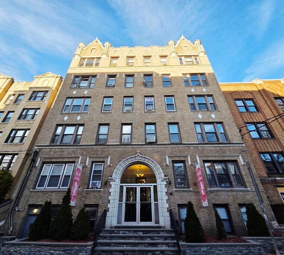 Foto principal - 106 Glenwood Ave