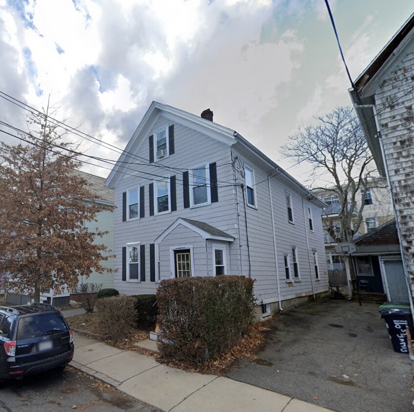 Primary Photo - 11 Clarendon Ave