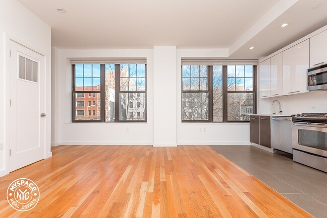 Building Photo - 123 Parkside Ave