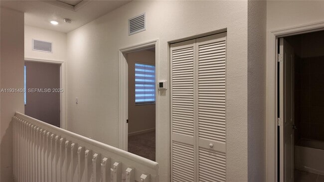 Building Photo - 2704 SE 26th Ave