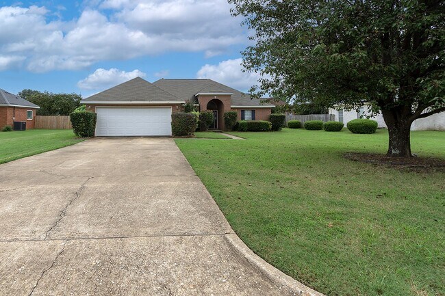 Building Photo - Home in Prattville