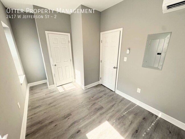 Foto del edificio - 2417 W Jefferson St