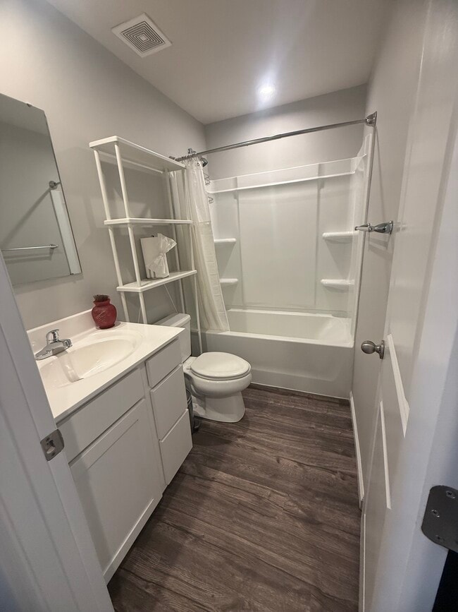 Baño de invitados - Completo - 2718 Sydney Overlook Ln