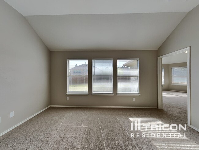 Building Photo - 307 Hawthorn Dr