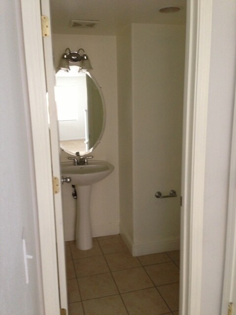 Foto del edificio - 2328 S Fallbrook Dr