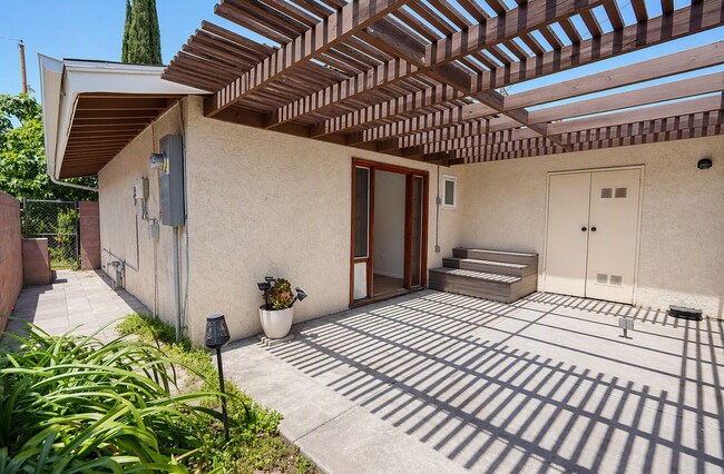 Foto del edificio - 220 Lilac Ct