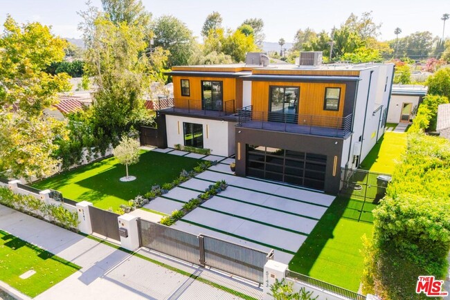 Building Photo - 5141 Varna Ave