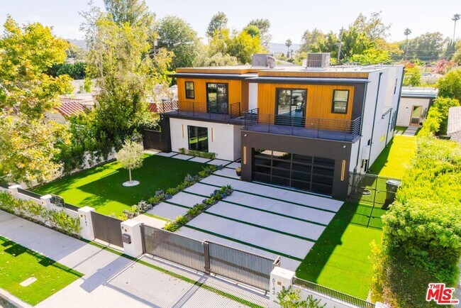 Foto del edificio - 5141 Varna Ave