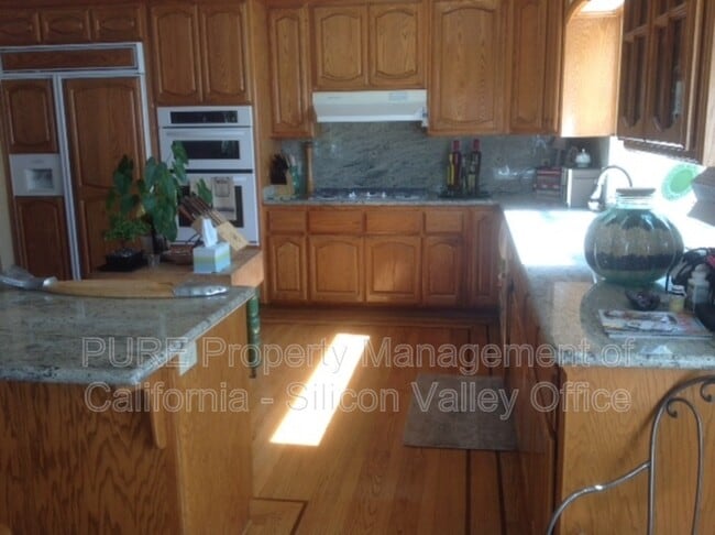 Building Photo - 11050 Canyon Dr