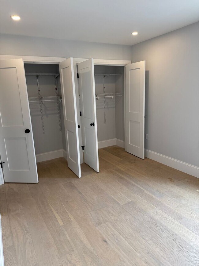 Building Photo - BRAND NEW 2 BED 2 BATH UNIT!!!!