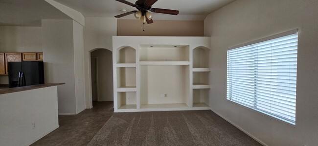 Building Photo - 10936 W Vista Ave