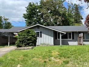 Building Photo - 315-325 Lobelia Ave