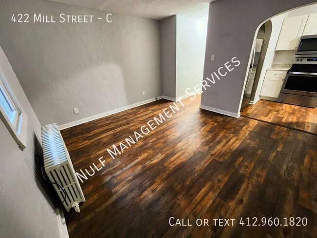 Building Photo - 422 Mill St