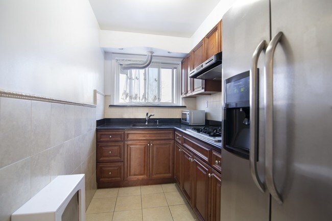 Foto del edificio - 111-24 66th Ave