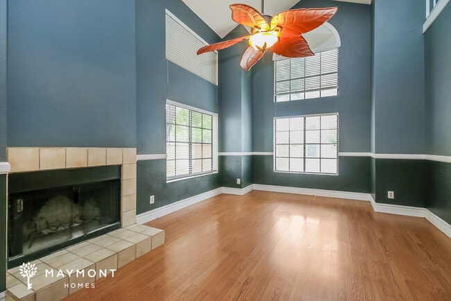 Building Photo - 2033 N Sunset Dr