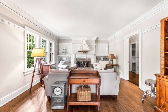 Foto del edificio - 2417 Glenwood Dr NE