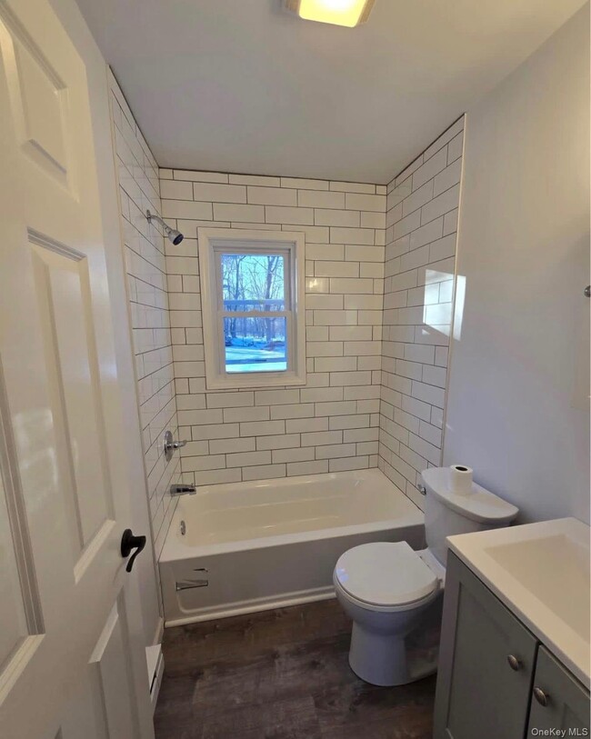 Building Photo - 182 Rock Hill Dr