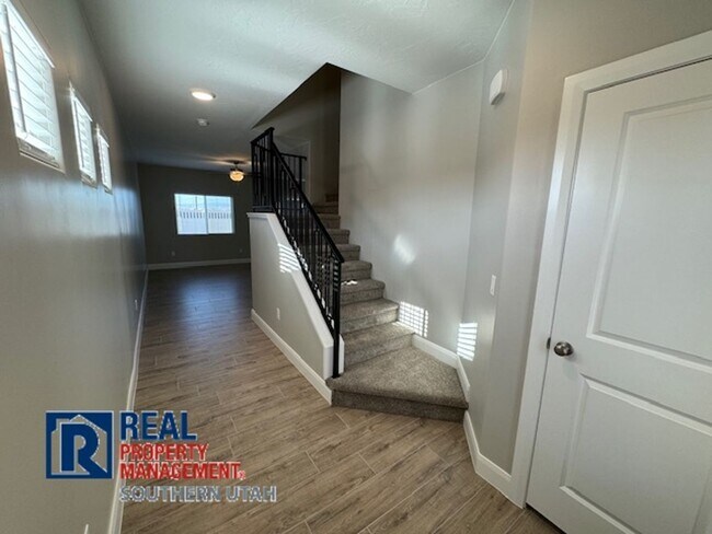 Foto del edificio - Brand New - River Trail Townhome