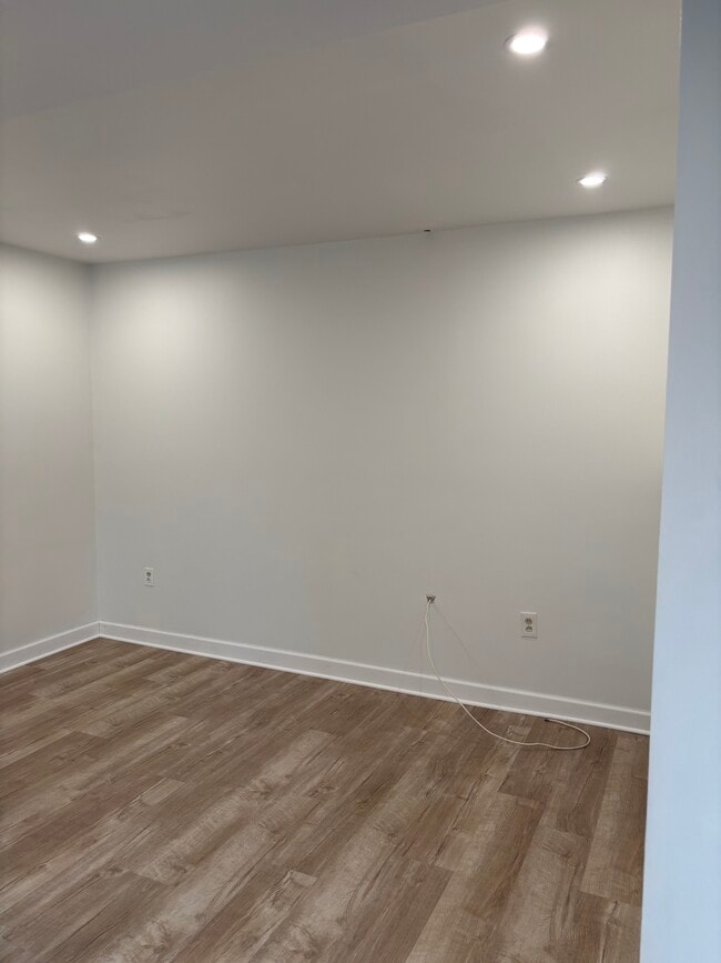 Building Photo - 53 Pinewood Dr