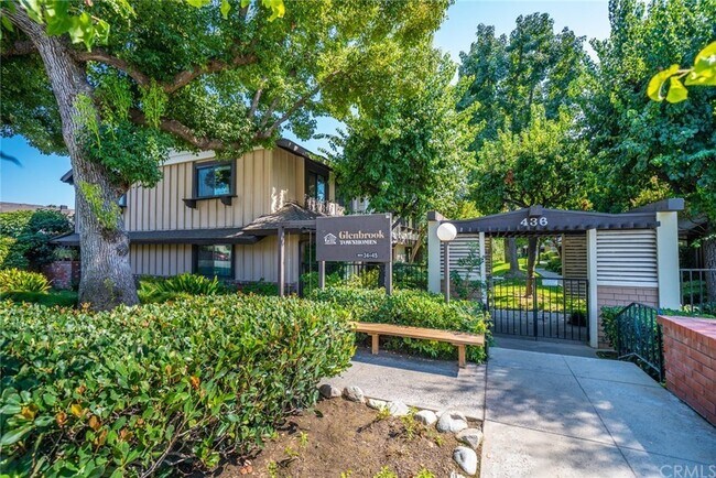 Front entrance Glenbrook Townhomes - 436 Fairview Ave