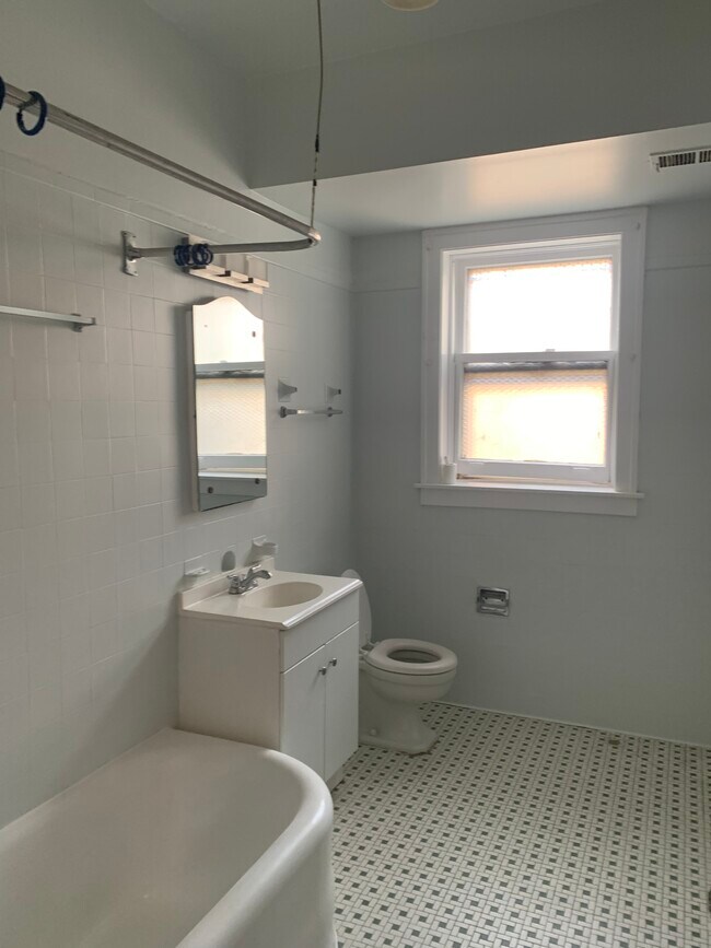 Bathroom - 7830 S Kingston Ave