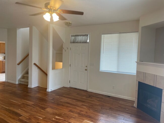 Foto del edificio - Spacious 3 Bed, 2.5 Bath Townhome in Rigden Farm! Unit E!