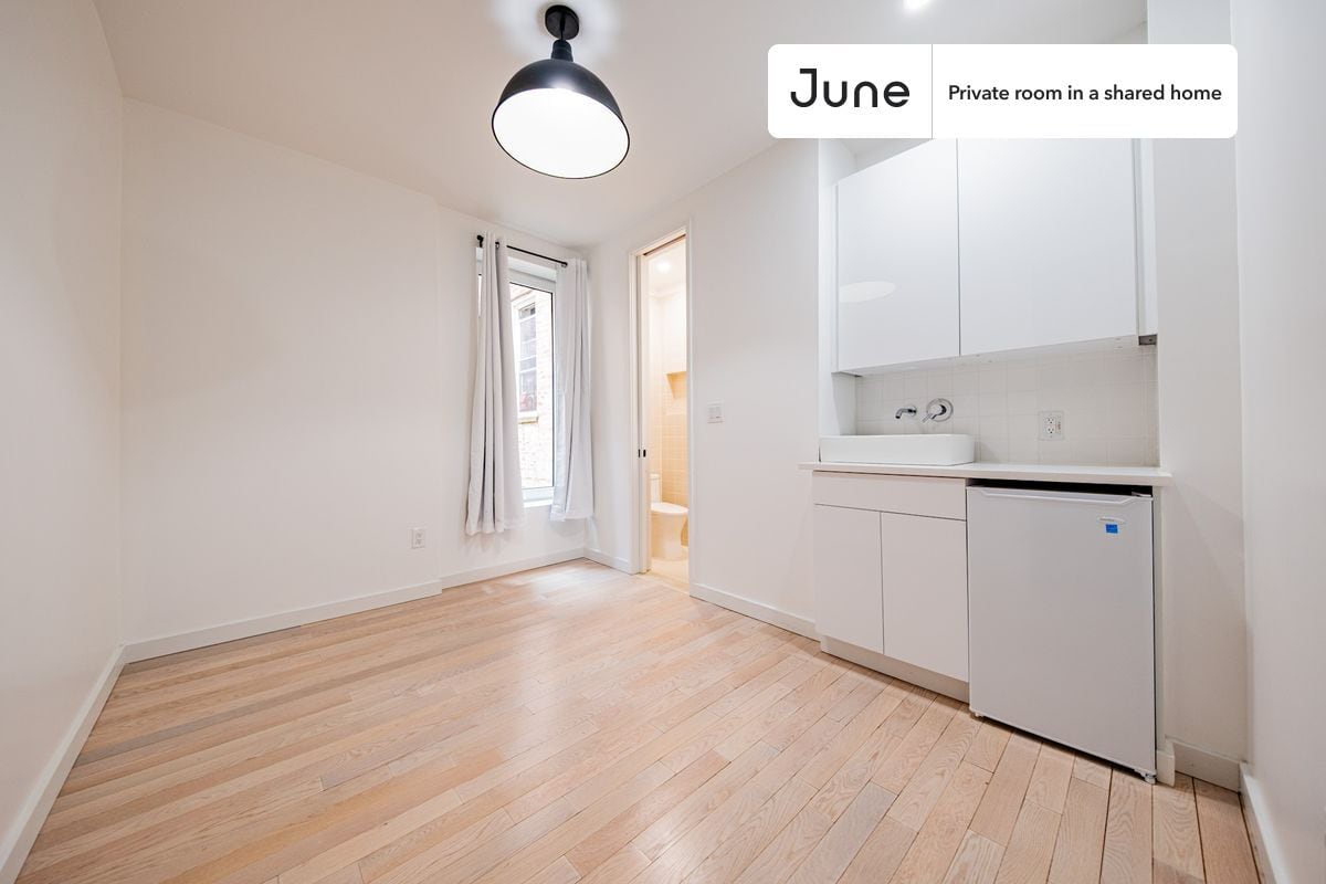 Room in Shared 4 bed/4 bath home - Room in Shared 4 bed/4 bath home