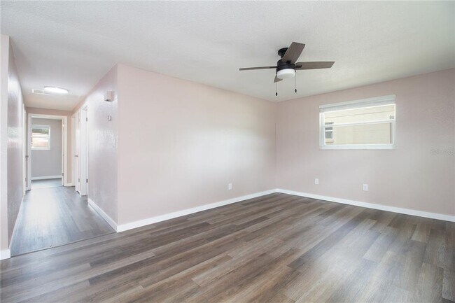Foto del edificio - 6421 81st Ave