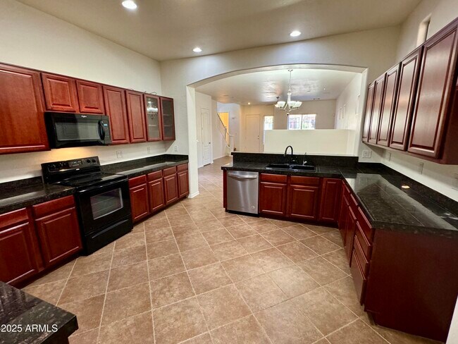 Foto del edificio - 785 W Village Pkwy