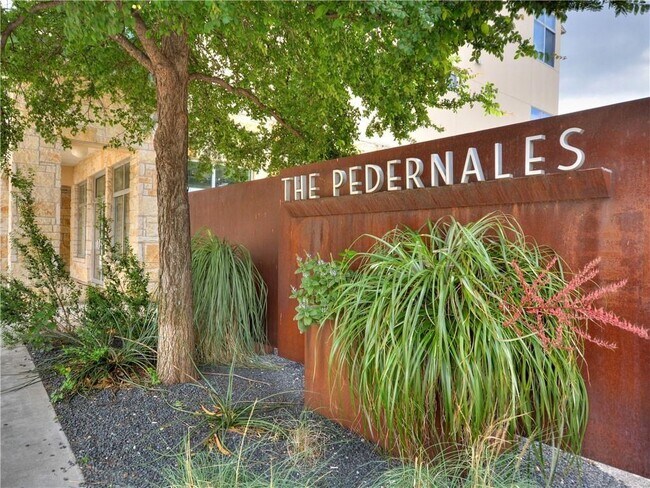 Foto del edificio - 2401 E 6th St