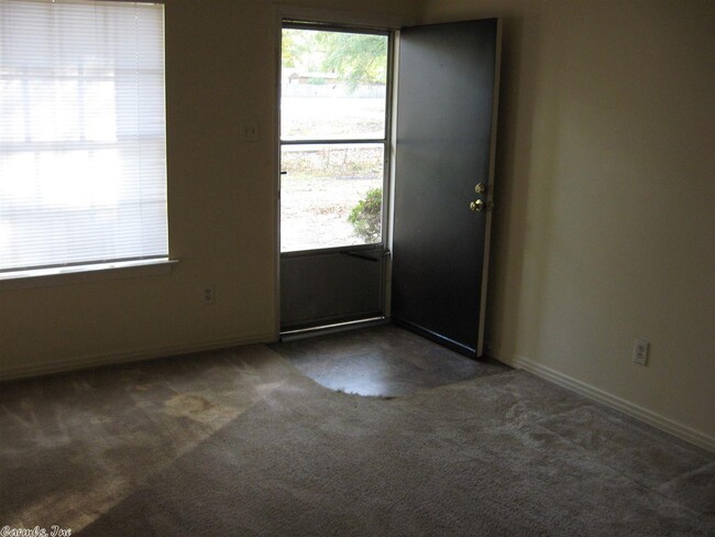 Building Photo - 11208 Charlotte Dr