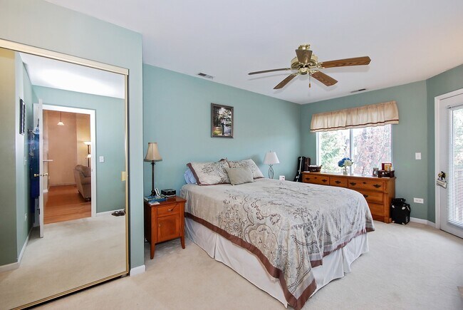 Foto del edificio - 385 Sandhurst Cir