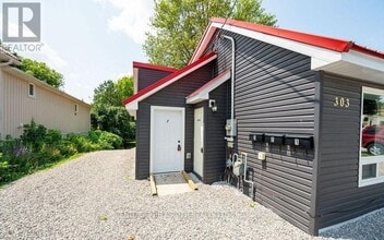 Building Photo - 303 Moffat St