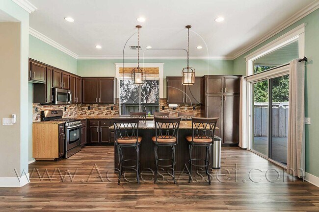Building Photo - Elegant 4 Bed/2 Bath Home In Desirable Nor...