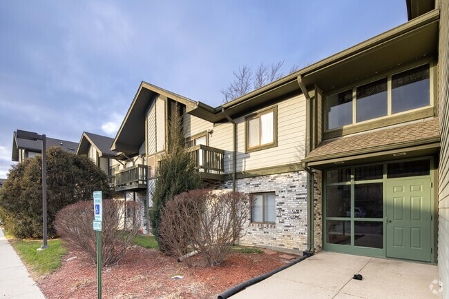 Building Photo - Willow Wind