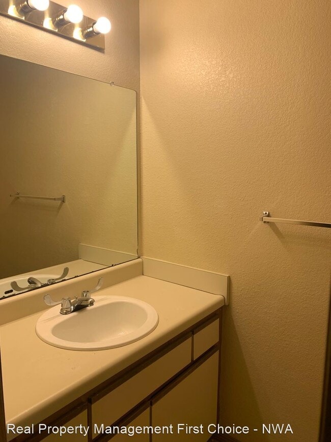 Building Photo - 2 br, 2 bath House - 1509 N Bernice Drive