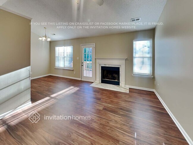 Foto del edificio - 4303 Lothar Ridge Ln