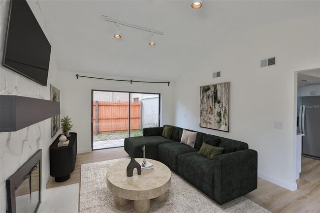 Building Photo - 13703 Sweetwater Cove Pl