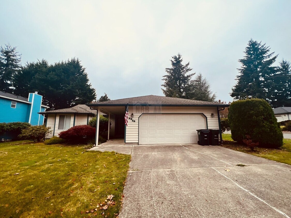 Foto principal - Absolutely Gorgeous Single Family Home located at Olympia!