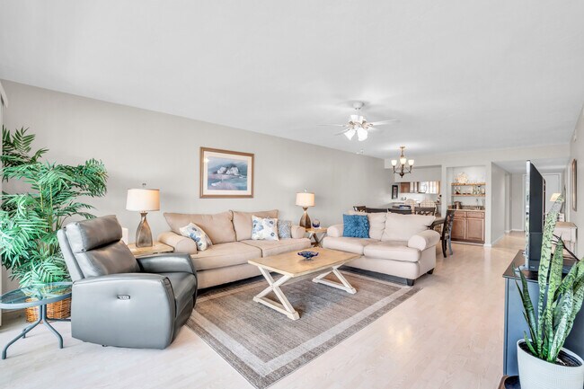 Building Photo - 4640 Chantelle Dr