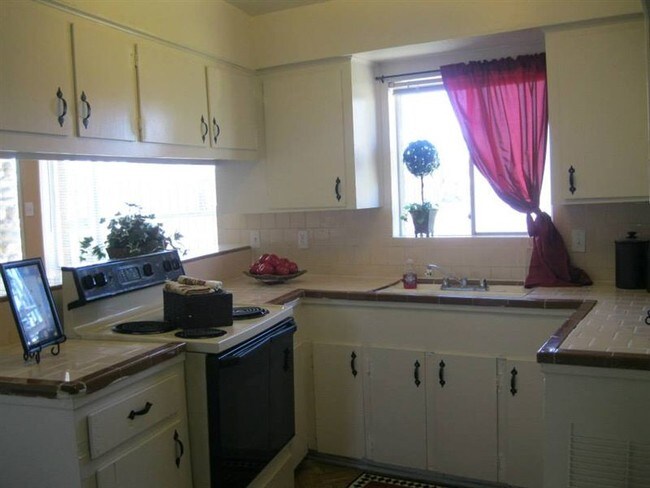 Building Photo - 8311 Winkler Dr