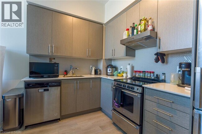 Building Photo - 212 King William St